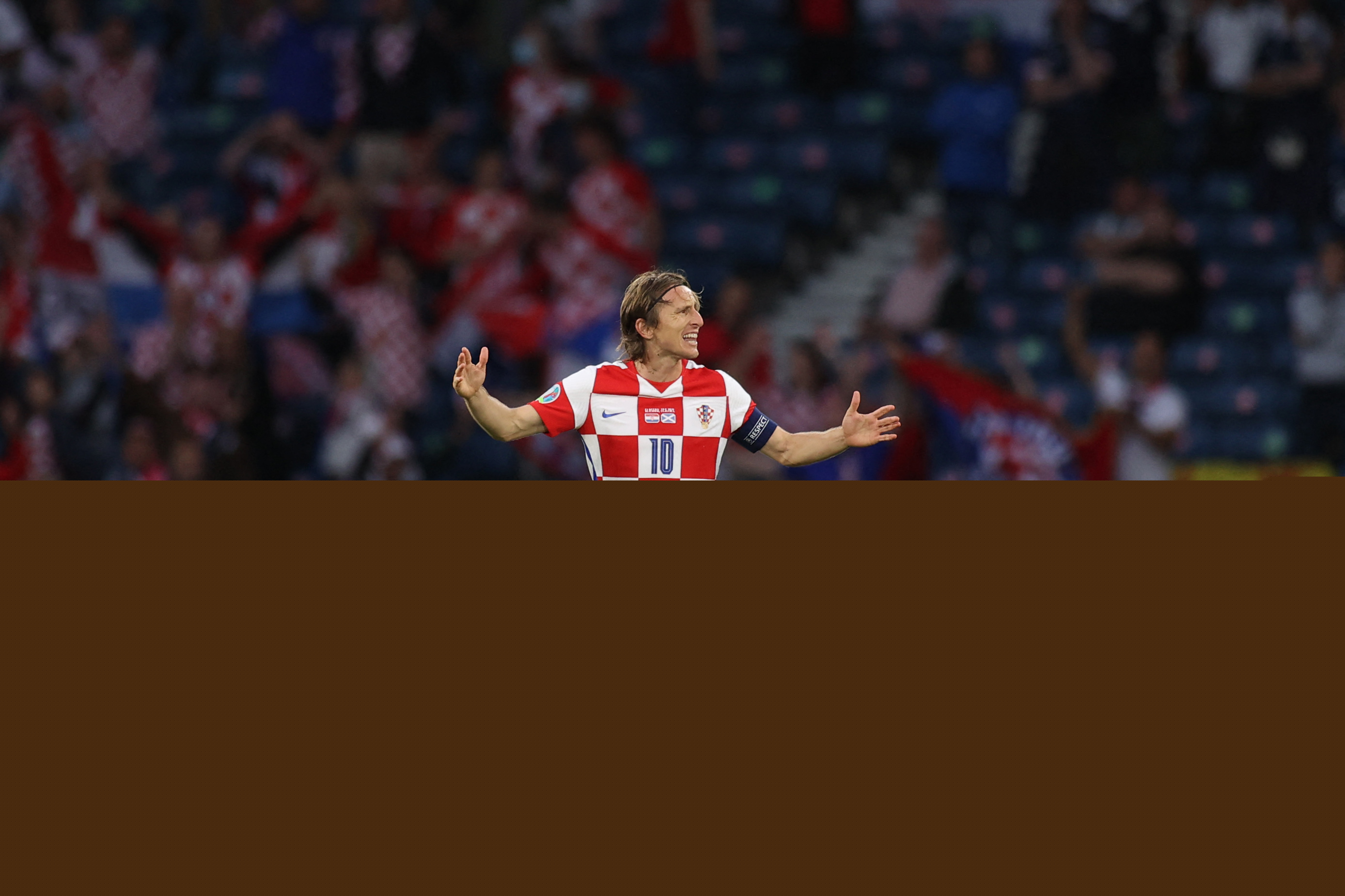 意媒：弗拉霍维奇在国家队中出现肌肉不适，但伤情不重