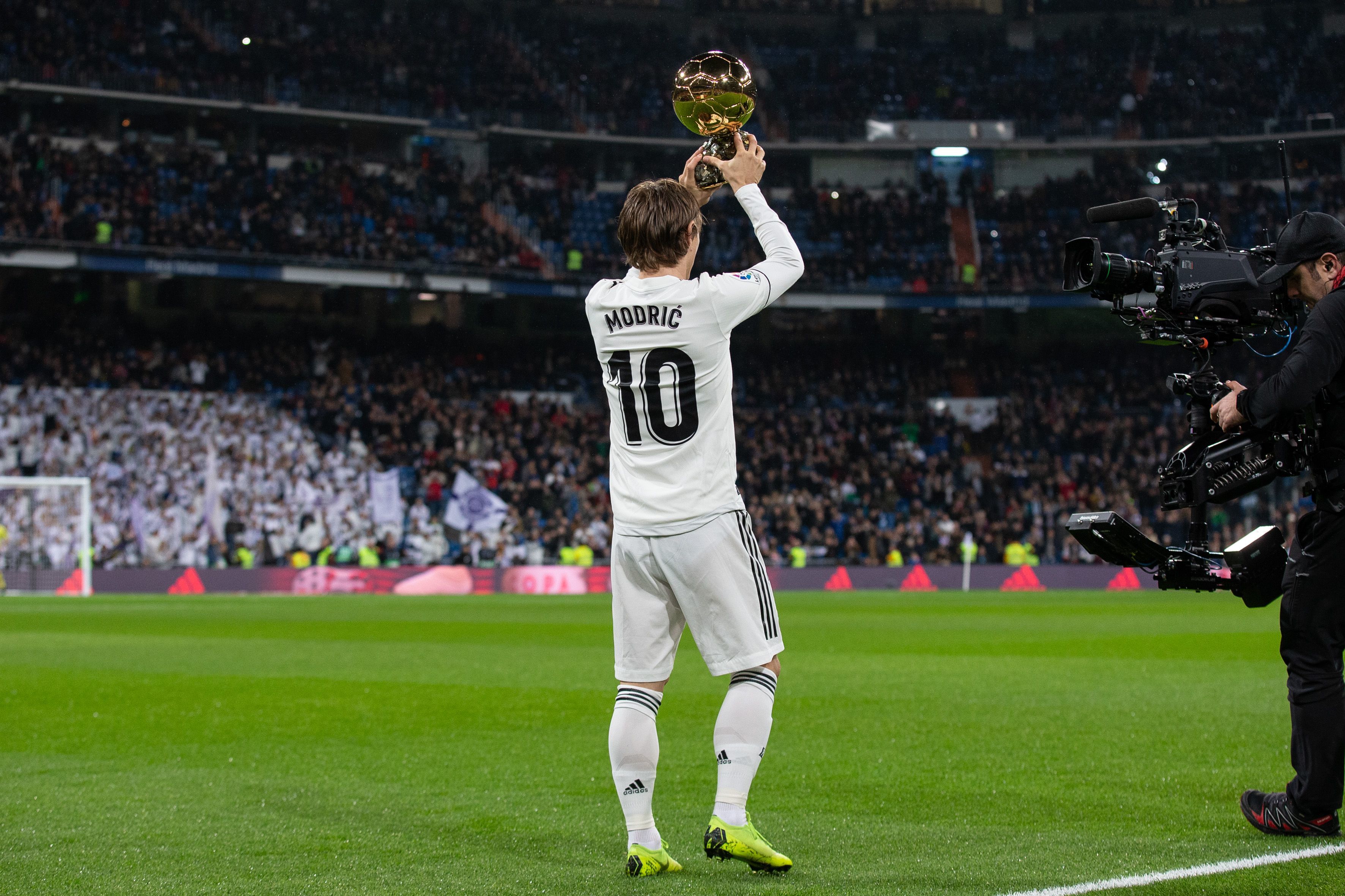 巧合！库里兄弟二人勇士生涯首秀均砍下14分