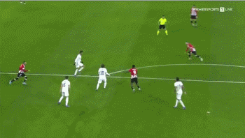 足球英超球队因球迷冲突被罚款，场面一度失控