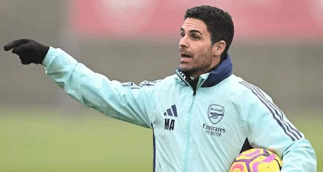 上海市政府向海港赠送冠军贺礼：木雕雄鹰和冠军奖杯刺绣