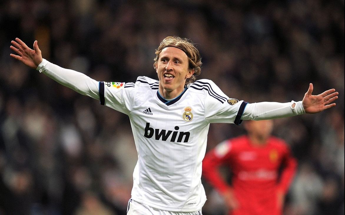 韦世豪：比赛尾声的点球太牵强，染红发为了在假期换个心情